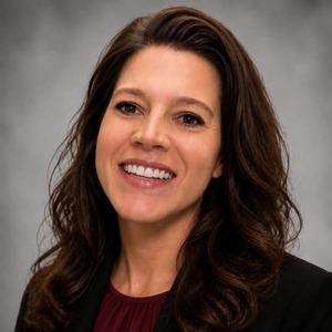 Holly Headshot 2026(2)